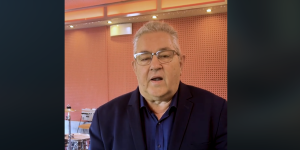 Ο Κουτσούμπας στις πρόβες της μεγάλης συναυλίας για τον Μίκη Θεοδωράκη Ο Κουτσούμπας στις πρόβες της μεγάλης συναυλίας για τον Μίκη Θεοδωράκη