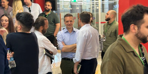 Τελικά ο Δούκας πήγε στους νεολαίους του ΠΑΣΟΚ, είδε και τον Ανδρουλάκη Τελικά ο Δούκας πήγε στους νεολαίους του ΠΑΣΟΚ, είδε και τον Ανδρουλάκη