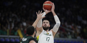 Βαλαντσιούνας: «Προέχει η Λιθουανία, για το NBA βλέπουμε...» Βαλαντσιούνας: «Προέχει η Λιθουανία, για το NBA βλέπουμε...»
