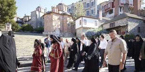 Θερμή υποδοχή Μητσοτάκη στην Ιερά Μονή Βατοπαιδίου – Ο πρωθυπουργός βρέθηκε και στη Μονή Ιβήρων Θερμή υποδοχή Μητσοτάκη στην Ιερά Μονή Βατοπαιδίου – Ο πρωθυπουργός βρέθηκε και στη Μονή Ιβήρων