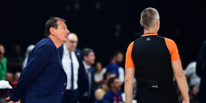 EuroLeague: Αυστηρότεροι κανονισμοί για προπονητές – Αποβολή για είσοδο στο παρκέ σε αιφνιδιασμό EuroLeague: Αυστηρότεροι κανονισμοί για προπονητές – Αποβολή για είσοδο στο παρκέ σε αιφνιδιασμό