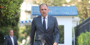 Λιβύη: Υποσχέσεις Χαφτάρ σε Γεραπετρίτη για το μεταναστευτικό - «Έκρηξη» ροών σε Κρήτη και Γαύδο Λιβύη: Υποσχέσεις Χαφτάρ σε Γεραπετρίτη για το μεταναστευτικό - «Έκρηξη» ροών σε Κρήτη και Γαύδο
