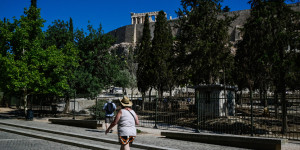 Κλείνει η Ακρόπολη 13:00 με 17:00 λόγω καύσωνα Κλείνει η Ακρόπολη 13:00 με 17:00 λόγω καύσωνα