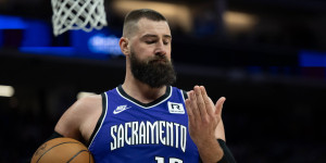 Γιόνας Βλανατσιούνας: Ένα «θηρίο» από το NBA που έρχεται να... ταράξει τους ψηλούς της EuroLeague Γιόνας Βλανατσιούνας: Ένα «θηρίο» από το NBA που έρχεται να... ταράξει τους ψηλούς της EuroLeague