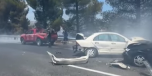 Καραμπόλα στη Λάρισα: Αυτοκίνητο συγκρούστηκε με πυροσβεστικό όχημα που επιχειρούσε - 2 τραυματίες Καραμπόλα στη Λάρισα: Αυτοκίνητο συγκρούστηκε με πυροσβεστικό όχημα που επιχειρούσε - 2 τραυματίες