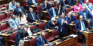 «Όχι» της Βουλής στην άρση ασυλίας των 14 «γαλάζιων» μετά από τη μήνυση της Μαρίας Καρυστιανού «Όχι» της Βουλής στην άρση ασυλίας των 14 «γαλάζιων» μετά από τη μήνυση της Μαρίας Καρυστιανού
