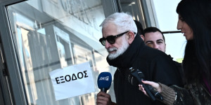 Από το σανίδι στο εδώλιο: Η πτώση του Πέτρου Φιλιππίδη και η καταδίκη-σταθμός του ελληνικού #MeToo Από το σανίδι στο εδώλιο: Η πτώση του Πέτρου Φιλιππίδη και η καταδίκη-σταθμός του ελληνικού #MeToo