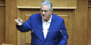 Κουτσούμπας: «Πεφτοσυννεφάκης» ο Μητσοτάκης, κομάντο του γλυκού νερού ο Πλεύρης Κουτσούμπας: «Πεφτοσυννεφάκης» ο Μητσοτάκης, κομάντο του γλυκού νερού ο Πλεύρης