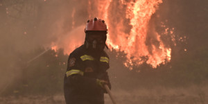 Φωτιά στον Χορτιάτη Θεσσαλονίκης: Στη μάχη 7 εναέρια μέσα - Μήνυμα του 112 Φωτιά στον Χορτιάτη Θεσσαλονίκης: Στη μάχη 7 εναέρια μέσα - Μήνυμα του 112