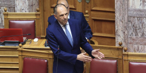 Γεραπετρίτης σε Βενιζέλο για το άσυλο: Σχετική σύγχυση - Καμία απόκλιση από το Σύνταγμα Γεραπετρίτης σε Βενιζέλο για το άσυλο: Σχετική σύγχυση - Καμία απόκλιση από το Σύνταγμα