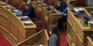 Βουλή: Εν μέσω έντασης ψηφίζεται η τροπολογία για το τρίμηνο «πάγωμα» στις αιτήσεις ασύλου Βουλή: Εν μέσω έντασης ψηφίζεται η τροπολογία για το τρίμηνο «πάγωμα» στις αιτήσεις ασύλου