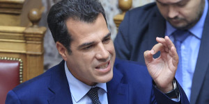 Θάνος Πλεύρης: Σενάρια για δεύτερη δομή στην Κρήτη - Στρατόπεδα στο «μικροσκόπιο» Θάνος Πλεύρης: Σενάρια για δεύτερη δομή στην Κρήτη - Στρατόπεδα στο «μικροσκόπιο»