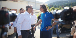 Συνάντηση της Κηφισιάς με τον Κυριάκο Μητσοτάκη στο Καρπενήσι Συνάντηση της Κηφισιάς με τον Κυριάκο Μητσοτάκη στο Καρπενήσι