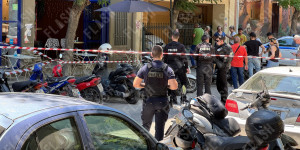 Σκηνές «Φαρ Ουέστ» στον Κολωνό:Πυροβολισμοί σε καφέ με δύο τραυματίες-Αυτόπτες μάρτυρες στο flash.gr Σκηνές «Φαρ Ουέστ» στον Κολωνό:Πυροβολισμοί σε καφέ με δύο τραυματίες-Αυτόπτες μάρτυρες στο flash.gr
