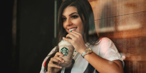 Starbucks: «Επιστροφή στο γραφείο ή... αποζημίωση» – Αλλαγές-σοκ για τα εταιρικά στελέχη Starbucks: «Επιστροφή στο γραφείο ή... αποζημίωση» – Αλλαγές-σοκ για τα εταιρικά στελέχη