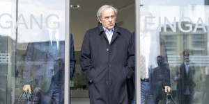 Θύμα διάρρηξης ο Μισέλ Πλατινί – Του έκλεψαν περίπου 20 τρόπαια και μετάλλια Θύμα διάρρηξης ο Μισέλ Πλατινί – Του έκλεψαν περίπου 20 τρόπαια και μετάλλια
