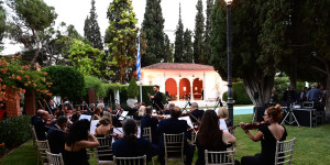 Προεδρικό Μέγαρο: Γιορτή για τη Δημοκρατία των 51 ετών με απουσίες και σε φορτισμένο κλίμα Προεδρικό Μέγαρο: Γιορτή για τη Δημοκρατία των 51 ετών με απουσίες και σε φορτισμένο κλίμα