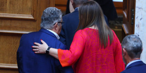 Γιατί η Ζωή ψάχνεται συνέχεια για καβγά με το ΚΚΕ και τον Κουτσούμπα; - Ας γυρίσουμε πίσω στο 2015 Γιατί η Ζωή ψάχνεται συνέχεια για καβγά με το ΚΚΕ και τον Κουτσούμπα; - Ας γυρίσουμε πίσω στο 2015