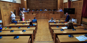 Προανακριτική Καραμανλή: Αυλαία με εντάσεις και αποχωρήσεις βουλευτών Προανακριτική Καραμανλή: Αυλαία με εντάσεις και αποχωρήσεις βουλευτών