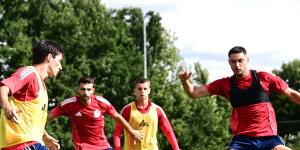 Στα «κόκκινα» οι προπονήσεις του Ολυμπιακού στην Ολλανδία (vid) Στα «κόκκινα» οι προπονήσεις του Ολυμπιακού στην Ολλανδία (vid)