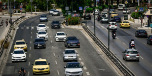 Κίνηση: Κυκλοφοριακό «έμφραγμα» στον Κηφισό - Ασφυκτικά γεμάτο το λιμάνι του Πειραιά Κίνηση: Κυκλοφοριακό «έμφραγμα» στον Κηφισό - Ασφυκτικά γεμάτο το λιμάνι του Πειραιά
