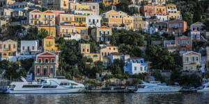 Σύμη: Σχεδιάζει την επιβολή τέλους 3 ευρώ για τους ημερήσιους επισκέπτες Σύμη: Σχεδιάζει την επιβολή τέλους 3 ευρώ για τους ημερήσιους επισκέπτες