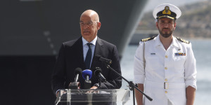 Δένδιας για τα ρουσφέτια: «Αν πάει κληρωτός σε πλοίο μόνο ο Αρχιεπίσκοπος δεν παίρνει τηλέφωνο» Δένδιας για τα ρουσφέτια: «Αν πάει κληρωτός σε πλοίο μόνο ο Αρχιεπίσκοπος δεν παίρνει τηλέφωνο»