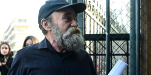 «Ο Άλλος Άνθρωπος»: Σε δίκη παραπέμπονται ο Κωνσταντίνος Πολυχρονόπουλος, η μητέρα και ο γαμπρός του «Ο Άλλος Άνθρωπος»: Σε δίκη παραπέμπονται ο Κωνσταντίνος Πολυχρονόπουλος, η μητέρα και ο γαμπρός του