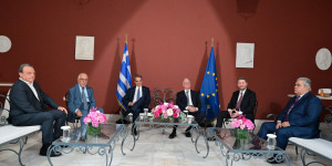 Προεδρικό Μέγαρο: Τα «πηγαδάκια», οι απουσίες και τα «σφιγμένα» χαμογέλα Προεδρικό Μέγαρο: Τα «πηγαδάκια», οι απουσίες και τα «σφιγμένα» χαμογέλα
