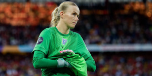 Euro 2025: Ποια είναι η Χάνα Χάμπτον που νίκησε τον στραβισμό και έδωσε τον τίτλο στην Αγγλία Euro 2025: Ποια είναι η Χάνα Χάμπτον που νίκησε τον στραβισμό και έδωσε τον τίτλο στην Αγγλία