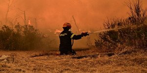 Συναγερμός στα Χανιά για μεγάλη φωτιά στο Σέλινο - Ήχησε δύο φορές το 112 Συναγερμός στα Χανιά για μεγάλη φωτιά στο Σέλινο - Ήχησε δύο φορές το 112