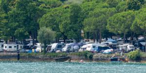 Σοβαρές καταγγελίες για γνωστό κάμπινγκ στο Σούνιο - Παραμένει ανοιχτό παρά τις δικαστικές αποφάσεις Σοβαρές καταγγελίες για γνωστό κάμπινγκ στο Σούνιο - Παραμένει ανοιχτό παρά τις δικαστικές αποφάσεις