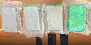 Χειροπέδες σε 46χρονο για εισαγωγή και μεταφορά 5,7 κιλών κοκαΐνης Χειροπέδες σε 46χρονο για εισαγωγή και μεταφορά 5,7 κιλών κοκαΐνης