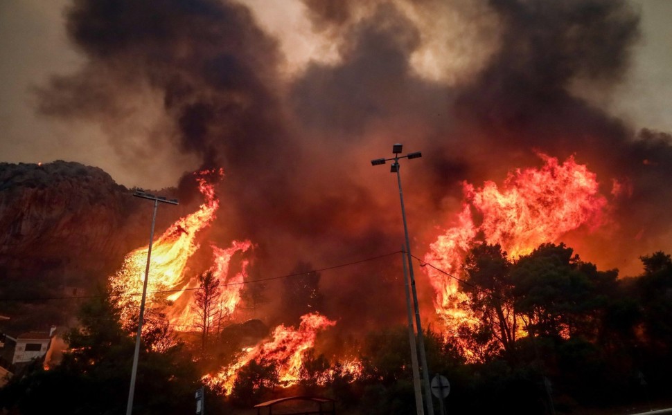 Πυρκαγιά στην Φυλή κοντά στην Ι.Μονή Κλειστών στου πρόποδες της Πάρνηθας, Τρίτη 22 Αυγούστου 2023 (ΚΩΣΤΑΣ ΤΖΟΥΜΑΣ/EUROKINISSI)