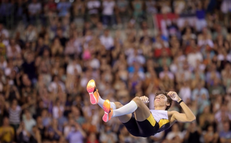 epa10849345 Armand Duplantis of Sweden reacts after the men's Pole Vault at the IAAF Diamond League Memorial Van Damme athletics meeting in Brussels, Belgium, 08 September 2023.  EPA/Olivier Matthys