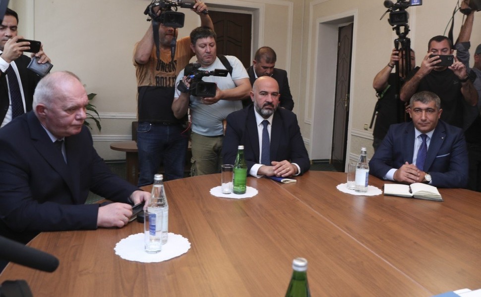 epa10873714 Davit Melkumyan (C) and Areg Avagyan (R), deputies of the National Assembly of the Nagorno-Karabakh, during talks with Azerbaijani officials in Yevlakh, Azerbaijan, 21 September 2023. Representatives of Armenian residents in the Karabakh regio