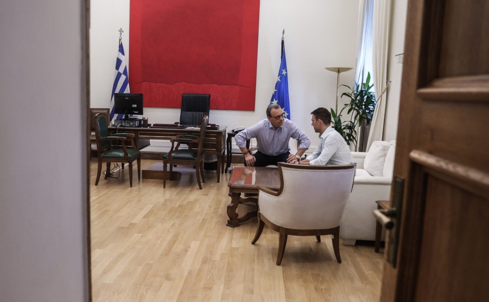Συνάντηση του προέδρου του ΣΥΡΙΖΑ - Προοδευτική Συμμαχία Στέφανου Κασσελάκη με τον πρόεδρο της Κοινοβουλευτικής Ομάδας του κόμματος Σωκράτη Φάμελλο, Τρίτη 26 Σεπτεμβρίου 2023.
(ΓΙΩΡΓΟΣ ΚΟΝΤΑΡΙΝΗΣ/EUROKINISSI) Συνάντηση του προέδρου του ΣΥΡΙΖΑ - Προοδευτική Συμμαχία Στέφανου Κασσελάκη με τον πρόεδρο της Κοινοβουλευτικής Ομάδας του κόμματος Σωκράτη Φάμελλο, Τρίτη 26 Σεπτεμβρίου 2023.
(ΓΙΩΡΓΟΣ ΚΟΝΤΑΡΙΝΗΣ/EUROKINISSI)