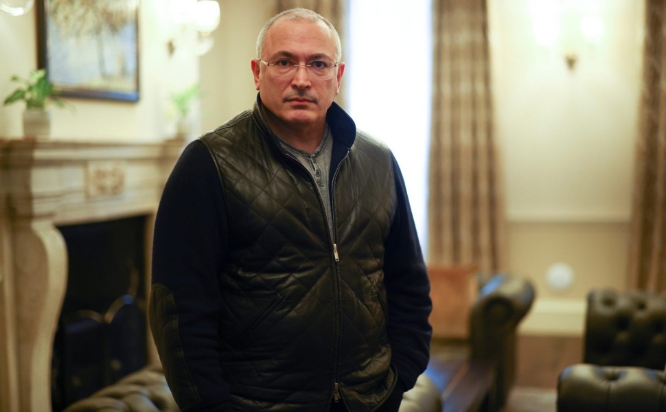 FILE PHOTO: Former Russian tycoon Mikhail Khodorkovsky poses for a pictured after an interview with Reuters in central London, Britain, January 18, 2021. REUTERS / Henry Nicholls