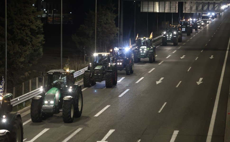 Κονβόι των τρακτέρ στο Κάστρο Βοιωτίας (φωτο: Intime)