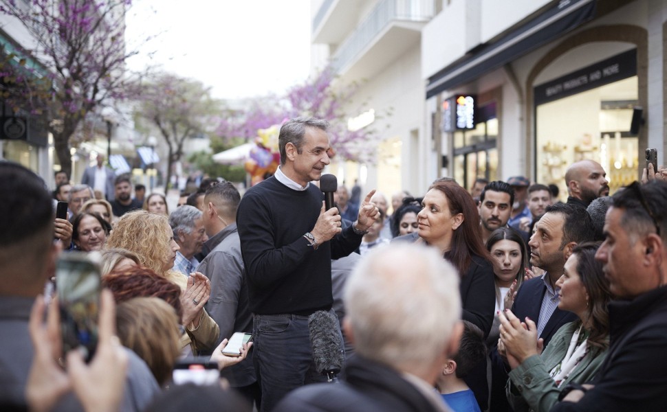 Ο Κυριάκος Μητσοτάκης στην ομιλία του σε πολίτες της Ρόδου