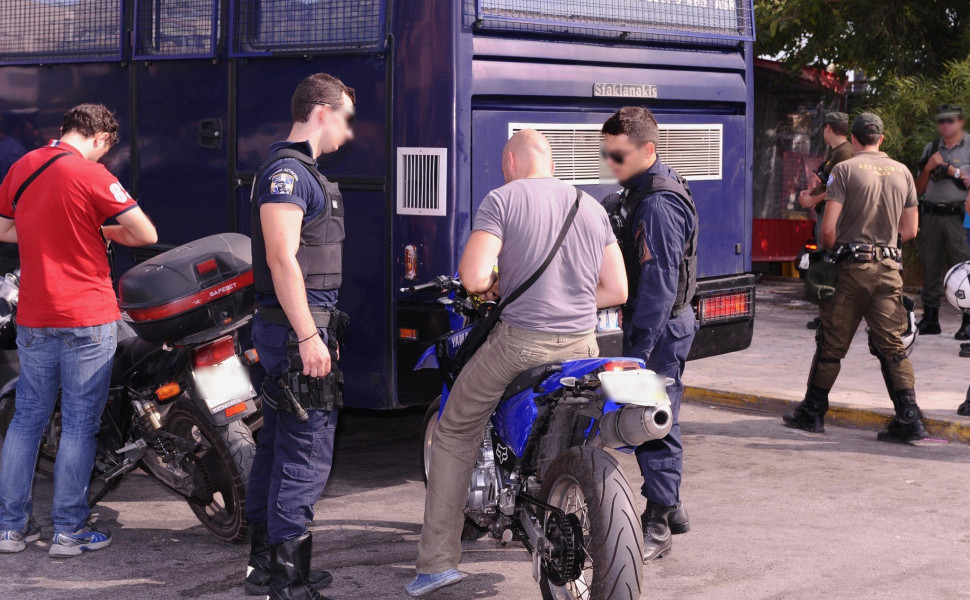 Φωτογραφία αρχείου ΑΠΕ-ΜΠΕ: Έλεγχος της τροχαίας για κράνη