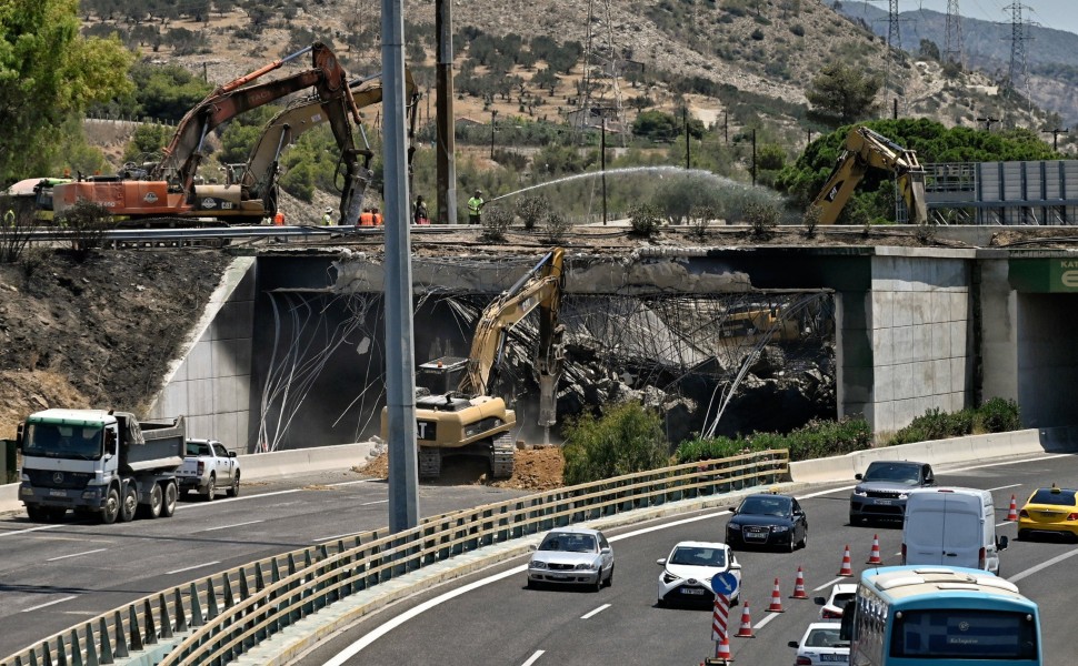 Η γέφυρα στον κόμβο Λουτρακίου / φωτ. αρχείου Eurokinissi