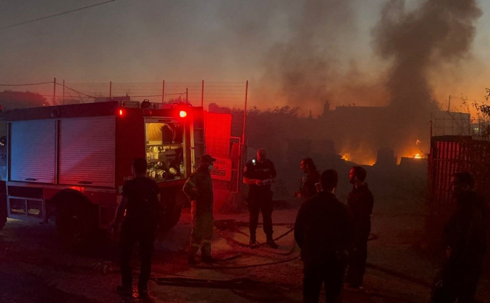 Εικόνα από τις φωτιές στη βορειοανατολική Αττική (φωτο: Γιάννης Κέμμος)