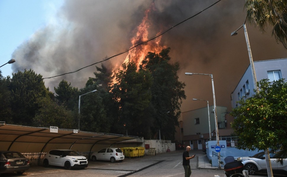 Στιγμιότυπο από τη μεγάλη φωτιά που ξέσπασε στην Πάτρα στις 9 Ιουλίου 2024. Φωτό: EUROKINISSI