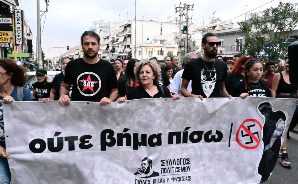 Η Μάγδα Φύσσα στην πορεία διαμαρτυρίας για τη δολοφονία του γιου της Παύλου / credits: Γιάννης Κέμμος / flash.gr