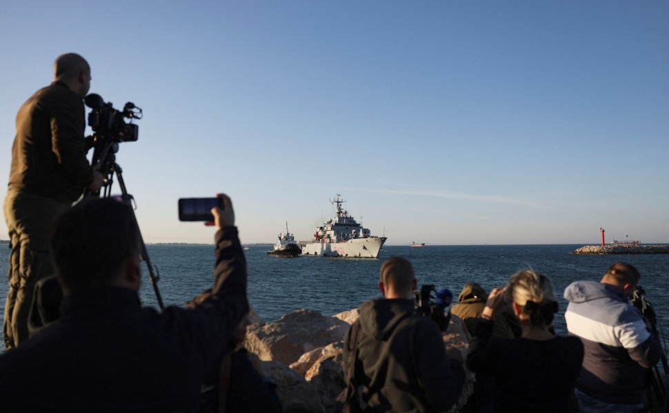 Italian navy ship Libra arrives with the first group of migrants in Albania, Florion Goga/Reuters