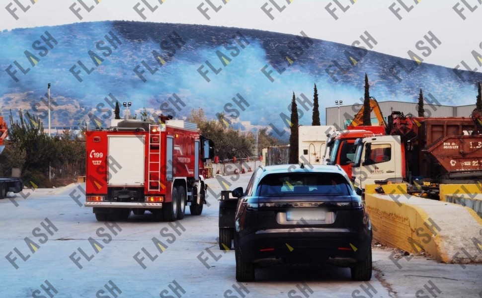 Φωτιά σε εργοστάσιο ανακύκλωσης στο Μαρκόπουλο