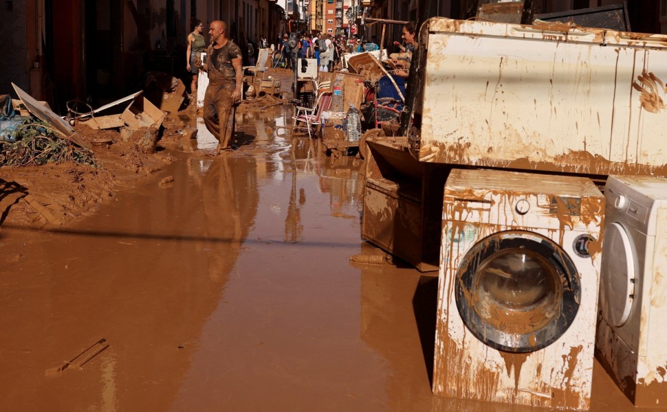 Απόγνωση στις λάσπες, Βαλένθια/Reuters Απόγνωση στις λάσπες, Βαλένθια/Reuters
