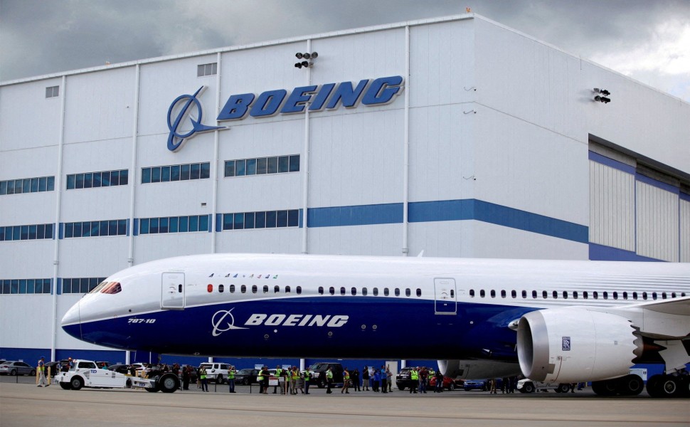 Αεροσκάφος της Boeing στην έδρα της εταιρείας / Reuters