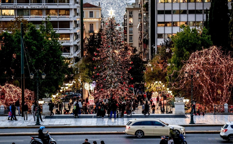 Το χριστουγεννιάτικο δέντρο στην Πλατεία Συντάγματος / Eurokinissi Το χριστουγεννιάτικο δέντρο στην Πλατεία Συντάγματος / Eurokinissi